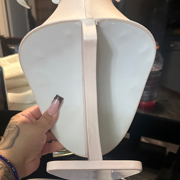 Elegant Cream Necklace Display Stand - Picture 2 of 2